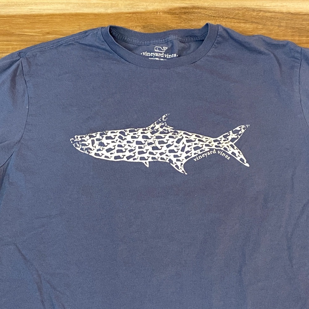 Vineyard Vines T Shirt Mens Medium Shark Graphic Blue Cotton Size M - Picture 2 of 9